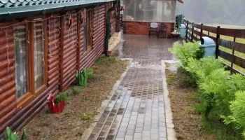 Cabana Varfu Dealului - România
