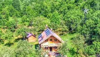 Casutele din Livadă - Corbi