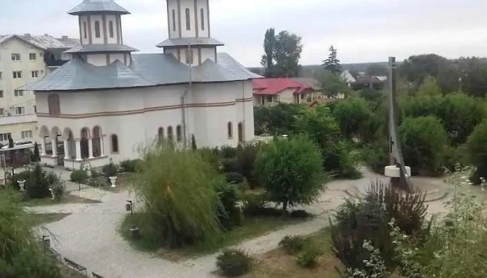 Biserica „Sfinții Arhangheli Mihail și Gavriil" - Gugești