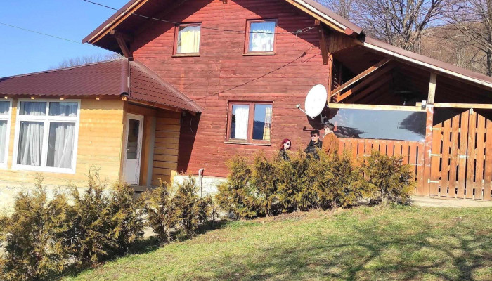 Cabana Rosia Instagram - Roșia
