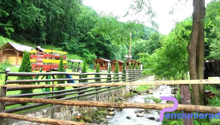Cabanute Izbandis De La Vizitatori - Șuncuiuș