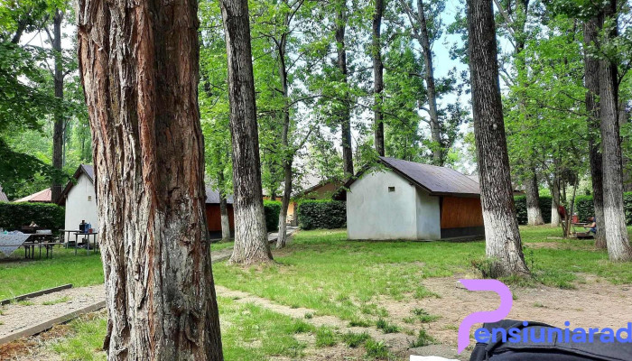 Cabanute Parc De Agrement Bragadiru De La Vizitatori - Bragadiru