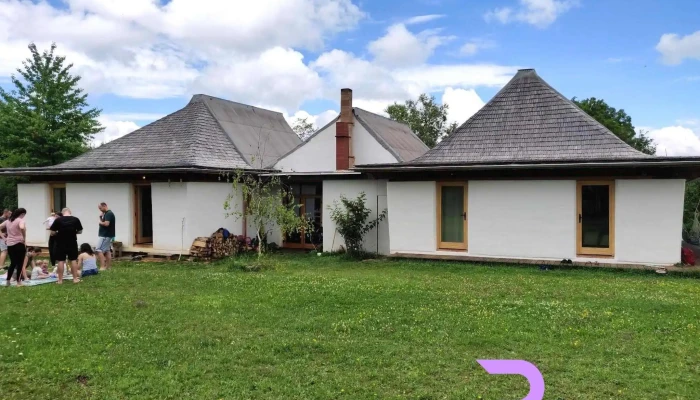 Casa din Pământ - România