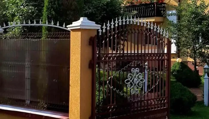 Casa Yustiniana -  Exterior - Sadova