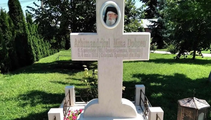 Catedrala Episcopala Cum Să Ajungi Acolo - Huși