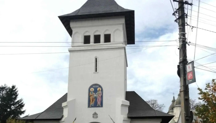 Catedrala Episcopala Instagram - Huși