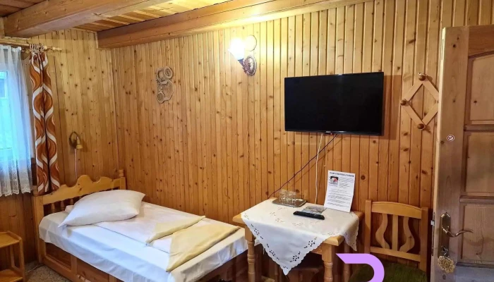 Crizantema -  Camere - Vatra Moldoviței