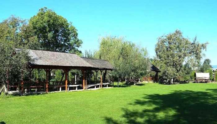 Dor De Alunis Exterior - Ostrovu