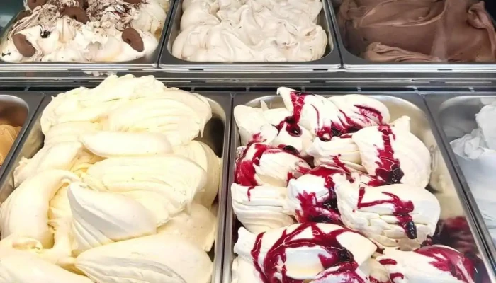 Gelateria Check -  In Ghimbav Mancaruribauturi - Ghimbav