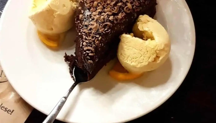 Hanu Berarilor Casa Oprea Soare Cheesecake - București