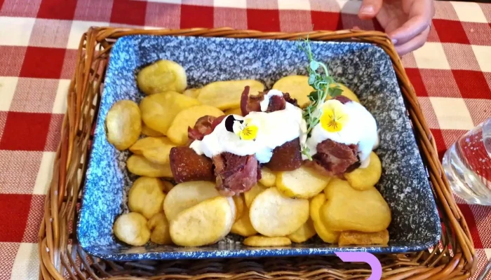 Hanul Borzont Fogado Patatas Bravas - Bucin