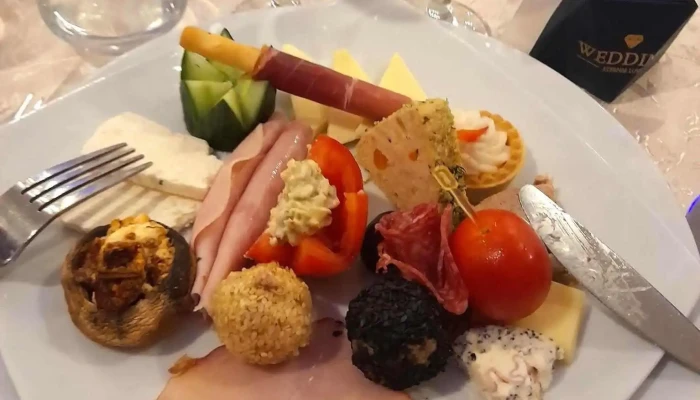 Hanul Mare Baleni -  Mancaruribauturi - Băleni-români