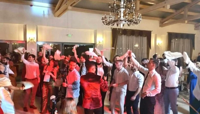 Heritage Ballroom -  Videoclipuri - Fieni
