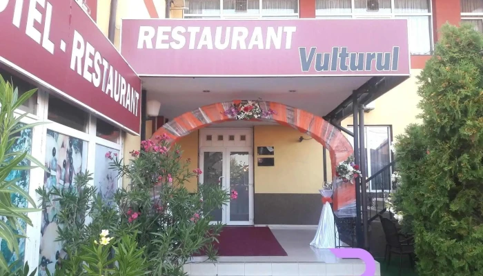 Hotel Vulturul Pitesti Exterior - Geamăna