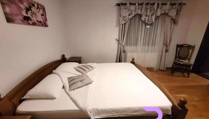 Iezilor -  Camere - Broșteni