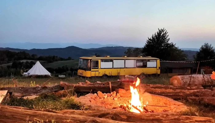 La Busuri Camp Rosia Unde - Roșia