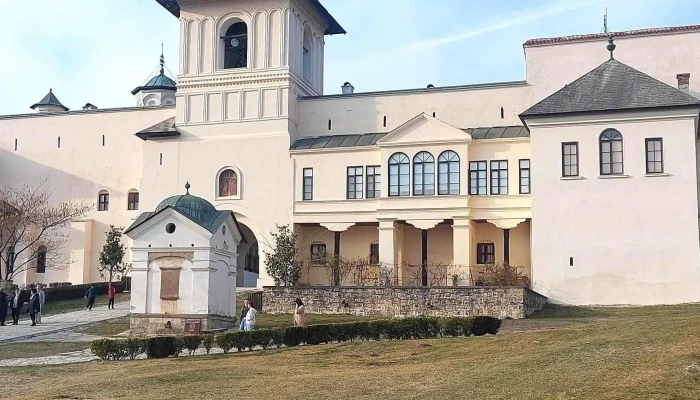 Manastirea Hurezi Romanii De Jos - Romanii De Jos