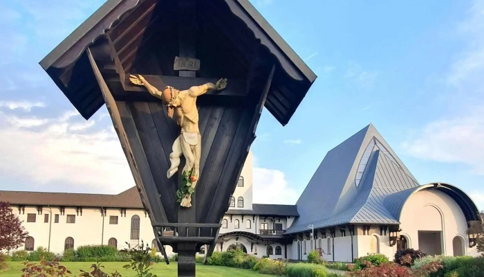 Manastirea Parintilor Carmelitani Desculti Unde - Ciofliceni
