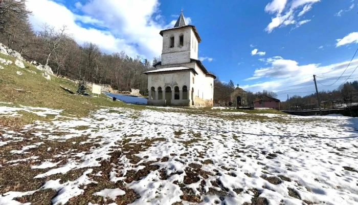 Manastirea Sfintii Voievozi Street View Si 360deg - Baia De Aramă
