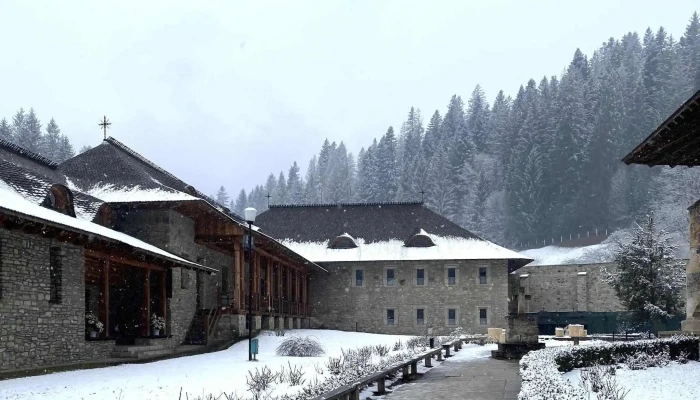 Muzeul Manastirii Putna Aproape De Mine - Putna