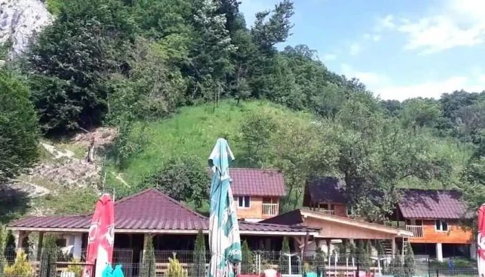 Pastravaria Lazuri -  De La Proprietar - Lazuri