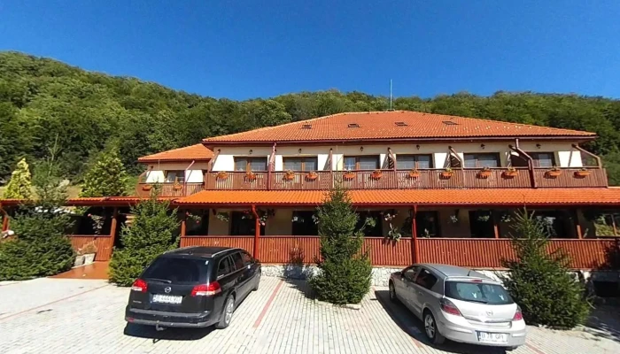Pensiunea Castania -    Polovragi Street View Si 360deg - Poiana Mănăstirii