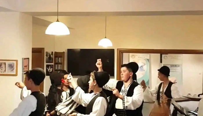Pensiunea Castania -    Polovragi Videoclipuri - Poiana Mănăstirii