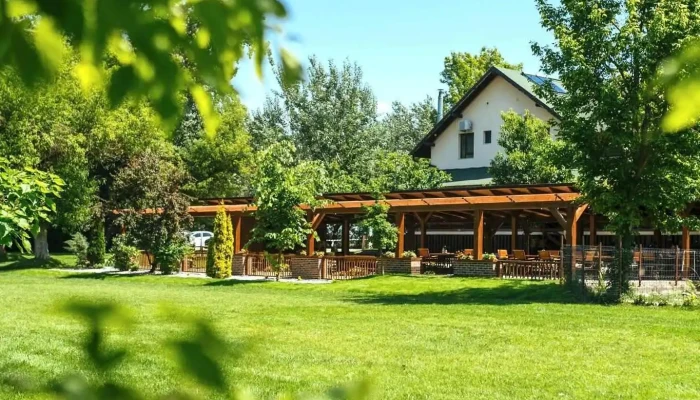 Pensiunea Lunca Arad -    Pensiune Restaurant Terasa Exterior - Padurea Ceala Zori De Zi Zona 3 Insule