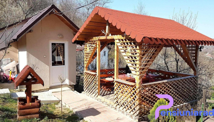 Pensiunile Casuta Cu Trandafiri 1 Si 2 De La Vizitatori - Slănic