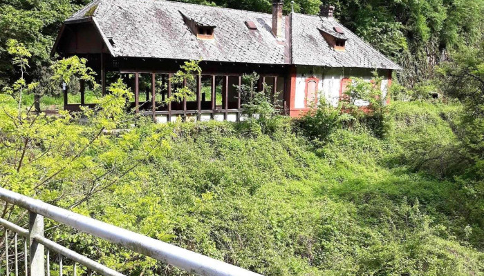 Peştera Casa Zmeului - Turnul de la Vama Sării - România