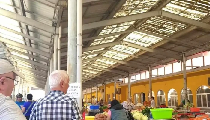 Piata Gugulanilor Interior - Caransebeș