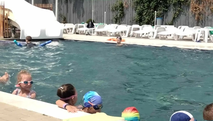 Pub84 -    Pub Piscina Videoclipuri - Podu Turcului