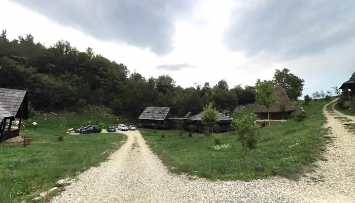 Ravens Nest Street View Si 360deg - Alba