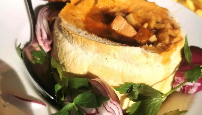 Restaurant Cu Specific Romanesc -    Hanul Domnitorilor Bunny Chow - Predeal