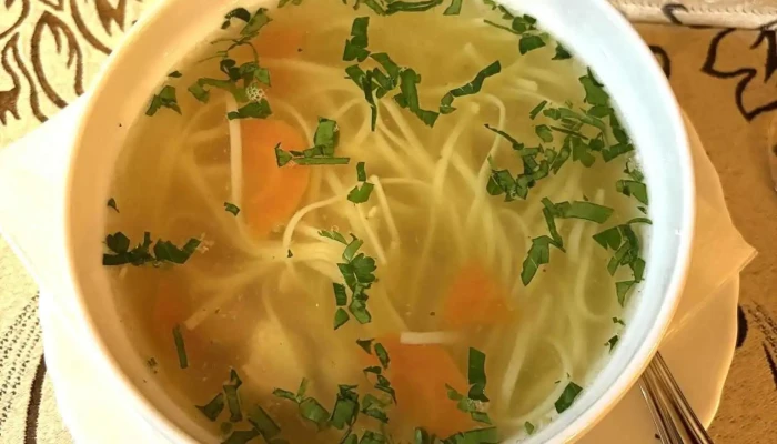Restaurant Cu Specific Romanesc -    Hanul Domnitorilor Supa De Pui - Predeal