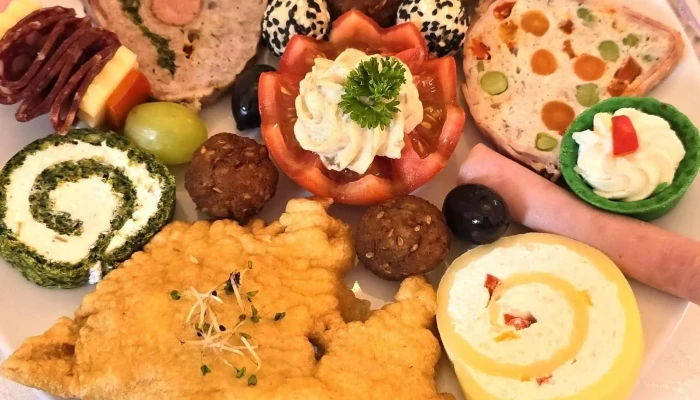Restaurant Hanul Motilor -  Deschis Acum - Mihai Viteazu