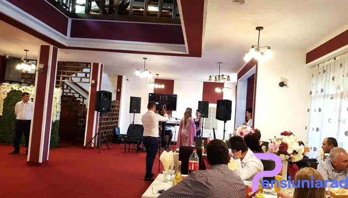 Restaurant Maya Vladesti - România