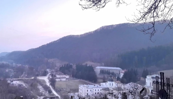 Schitul Papusa Aproape De Mine - Romania