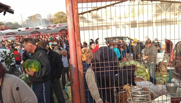 Targ Comunal Tufeni Zonă - Tufeni