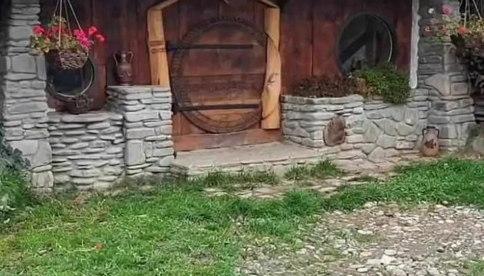 Valea Celor Doisprezece -  Cabana - Dobreni