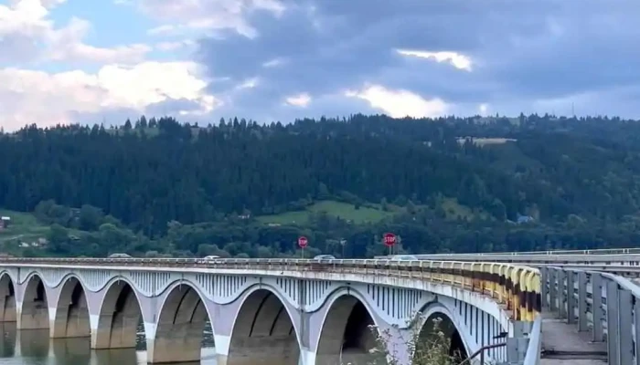 Viaduct Poiana Teiului -  Videoclipuri - Poiana Teiului